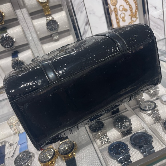 MICHAEL KORS Jet Set Medium Patent Logo Debossed Duffel Crossbody Bag
Silver
NWT - Picture 11 of 16